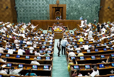 સંસદમાં ઘમસાણ વચ્ચે Women Reservation Bill અડધી રાતે લાગુ, સરકારે નોટિફિકેશન જાહેર કર્યું.