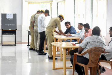 ગુજરાત અને મહારાષ્ટ્રમાં પેટા ચૂંટણી: ઉમરેઠમાં 9 વાગ્યા સુધીમાં 10 ટકા મતદાન