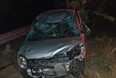 દિલ્હી મુંબઇ એક્સપ્રેસ  હાઇવે પર કાલોલ નજીક  મોડીરાત્રે કાર પલટી જતા વડોદરાના ચાર લોકોના કરૃણ મોત