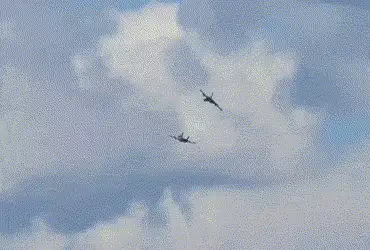 અમેરિકામાં એર શો દરમિયાન હવામાં અથડાયા બે F-18 ફાઇટર જેટ, 4 પાયલોટનો ચમત્કારિક બચાવ