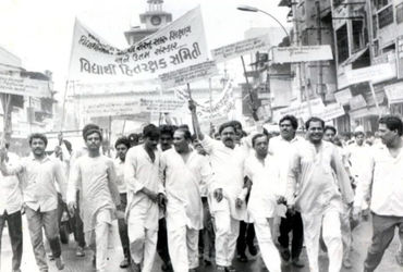 શિવભક્ત યોગેશ પટેલની યાદગાર ચળવળો… 30 વર્ષ પહેલાં 60 લાખ ફી પાછી અપાવી, હુલ્લડિયા ગરબા શરૃ કર્યા | yogesh patel started hulladia garba during navratri શિવભક્ત યોગેશ પટેલની યાદગાર ચળવળો… 30 વર્ષ પહેલાં 60 લાખ ફી પાછી અપાવી, હુલ્લડિયા ગરબા શરૃ કર્યા | yogesh patel started hulladia garba during navratri