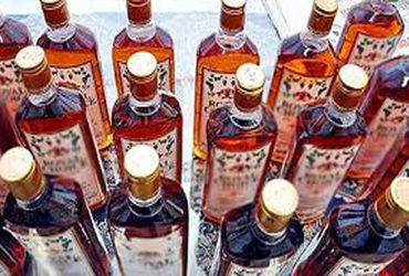 અનીડા ગામની સીમમાં આવેલી વાડીમાંથી વિદેશી દારૃ ભરેલું આઇસર મળ્યું
