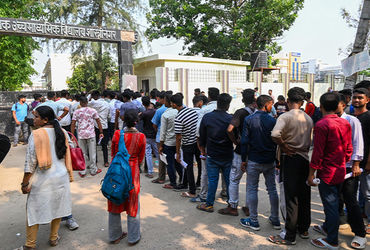 NEET રિ-એક્ઝામમાં બિહારમાં બીજાનું પેપર લખતા 9 ‘મુન્નાભાઈ’ સહિત 30ની ધરપકડ | NEET UG Re Exam 30 Arrested in Bihar as Biometric Mismatch Exposes Munnabhai Solver Gang NEET રિ-એક્ઝામમાં બિહારમાં બીજાનું પેપર લખતા 9 ‘મુન્નાભાઈ’ સહિત 30ની ધરપકડ | NEET UG Re Exam 30 Arrested in Bihar as Biometric Mismatch Exposes Munnabhai Solver Gang