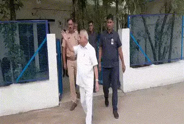 VIDEO:  કલોલ નજીક પૂર્વ નાયબ મુખ્યમંત્રી નીતિન પટેલને થયો ટ્રાફિક જામનો કડવો અનુભવ, પોલીસનો ઉધડો લીધો