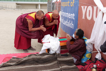 Wangchuk breaks his nine-day climate hunger strike - Vimarsana News
