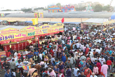 રાજકોટ લોકમેળો એક દી'લંબાવાયો, 4 દિવસમાં 7 લાખ લોકો ઉમટી પડયા | Rajkot ...
