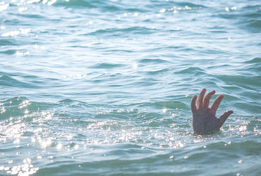Surat mill worker jumps into river with toddler daughter in Odisha - Vimarsana News
