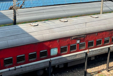 Cricket fever: waiting queue for Mumbai-Ahmedabad train goes up - Vimarsana News
