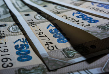 Rupee plummets to lifetime low versus US dollar at 83.33 - Vimarsana News