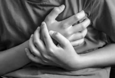 Five-yr-old girl dies of 'heart attack' in UP: Reports | Five yr old girl dies of 'heart attack' in UP: Reports - Vimarsana News