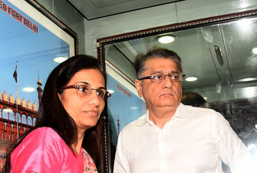 Bombay HC terms Chanda, Deepak Kochhar's arrests 'illegal', confirms interim bail | Bombay HC terms Chanda Deepak Kochhar's arrests 'illegal' confirms interim bail - Vimarsana News