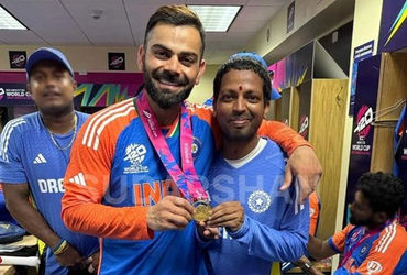 કબ્રસ્તાન અને બસ સ્ટેન્ડ પર સૂઈ જનારાએ અપાઈ T20 વર્લ્ડ કપની ટ્રોફી ...