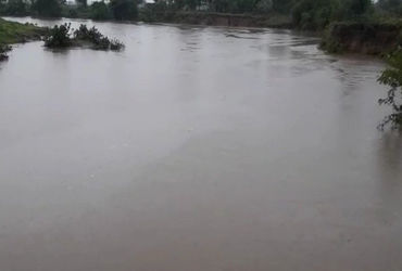 ઉપરવાસમાં વરસાદને પગલે નવા નીરની આવકથી ઢાઢર નદી બે કાંઠે વહેતી થઈ