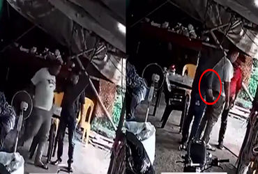 VIDEO: પોતે જ ખિસ્સામાં ડ્રગ્સ મૂકીને યુવકને ફસાવવા માંગતી હતી પોલીસ, CCTVમાં પકડાઈ કરતૂત VIDEO: પોતે જ ખિસ્સામાં ડ્રગ્સ મૂકીને યુવકને ફસાવવા માંગતી હતી પોલીસ, CCTVમાં પકડાઈ કરતૂત