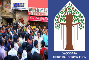 રાજમહેલ રોડ પર મરીમાતાના ખાંચામાં પાલિકા તંત્ર દ્વારા દુકાનો-મકાનોની