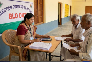 ગુજરાતમાં મતદાર યાદી સુધારણા (SIR)ની ડિજિટાઇઝેશનની 90 ટકા કામગીરી પૂરી થઇ છે. નવી મતદાર યાદી જારી થશે ત્યારે ગુજરાતમાંથી 40 લાખ જેટલા મતદારોના નામ કપાઇ જાય તેવું ચિત્ર સામે આવી રહ્યું છે. હાલની સ્થિતિ પ્રમાણે 15.58 લાખથી વધુ મૃત્યુ પામેલા મતદારો, 21.86 લાખથી વધુ કાયમી સ્થળાંતરિત જ્યારે 2.68 લાખથી વધુ મતદારો રિપિટેડ એમ કુલ 40.12 લાખ મતદારોના નામ કમી થશે.