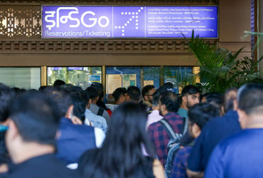 IndiGo CEO apology : છેલ્લા બેથી ત્રણથી દિવસથી ભારતની સૌથી મોટી એરલાઈન કંપની ઈન્ડિગો સંકટમાં મૂકાઈ છે. જેના કારણે ગુજરાત સહિત અનેક રાજ્યોમાં ફ્લાઈટ્સ રદ કરવી પડી છે. એવામાં સમગ્ર મામલે આજે ઈન્ડિગોના CEOએ પહેલી પ્રતિક્રિયા આપી છે.