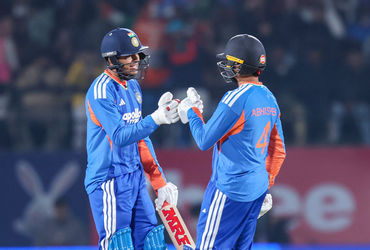 ભારત અને દક્ષિણ આફ્રિકા વચ્ચે આજે(14 ડિસેમ્બર) પાંચ મેચોની T20 સીરિઝની ત્રીજી મેચ ધર્મશાળામાં રમાઈ હતી, જેમાં ભારતે 7 વિકેટથી શાનદાર જીત હાંસલ કરી છે. આ જીત સાથે ભારતે સીરિઝમાં 2-1થી લીડ મેળવી લીધી છે.