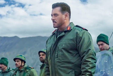 બોલિવૂડ સુપરસ્ટાર સલમાન ખાનની આગામી ફિલ્મ 'બેટલ ઑફ ગલવાન'(Battle of Galwan)નું ટીઝર રિલીઝ થતાની સાથે જ પડોશી દેશ ચીનમાં ખળભળાટ મચી ગયો છે. વર્ષ 2020માં લદ્દાખની ગલવાન ઘાટીમાં ભારત અને ચીની સૈનિકો વચ્ચે થયેલી હિંસક અથડામણ પર આધારિત આ ફિલ્મ સામે ચીની મીડિયા અને નિષ્ણાતોએ વાંધો ઉઠાવવાનું શરૂ કર્યું છે.