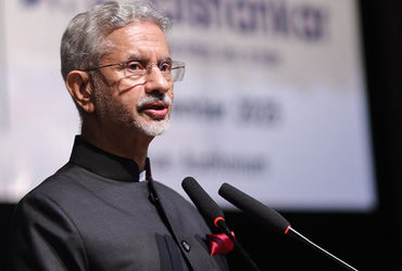 વિદેશ મંત્રી એસ. જયશંકરે પાકિસ્તાનનું નામ લીધા વિના આકરા પ્રહાર કરતા જણાવ્યું કે, આતંકવાદ ફેલાવતા 'ખરાબ પડોશી' સામે નાગરિકોની સુરક્ષા માટે ભારત કોઈપણ પગલું ભરવા સ્વતંત્ર છે. IIT મદ્રાસના કાર્યક્રમમાં તેમણે સ્પષ્ટ કર્યું કે, એક તરફ આતંકવાદ અને બીજી તરફ પાણીની વહેંચણીની અપેક્ષા સાથે ન ચાલી શકે.