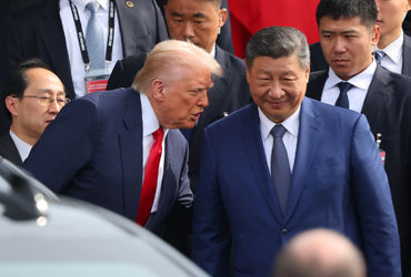 Trump’s Shocking Stand on China–Taiwan Conflict : અમેરિકાએ વેનેઝુએલા પર હુમલો કરી નિકોલસ માદુરોને કેદ કર્યા ત્યારથી વિશ્વમાં તાઈવાનને લઈને ચિંતા વધી છે. નિષ્ણાતોને આશંકા છે કે અમેરિકાના આ હુમલાના કારણે હવે ચીનને તાઈવાન પર હુમલો કરવાનો છૂટો દોર મળી ગયો છે. એવામાં અમેરિકાના પ્રમુખ ડોનાલ્ડ ટ્રમ્પે મોટું નિવેદન આપતા કહ્યું છે, કે તાઈવાન અંગે શું કરવું એ શી જિનપિંગ પર છે. ડોનાલ્ડ ટ્રમ્પે એક ઈન્ટરવ્યૂમાં કહ્યું છે કે તેમના માટે આંતરરાષ્ટ્રીય કાયદાઓનું કોઈ મહત્ત્વ નથી. મને એક જ વસ્તુ રોકી શકે છે, જે છે મારું મગજ. મને આંતરરાષ્ટ્રીય કાયદાની જરૂર છે.