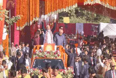 પ્રથમ જ્યોતિર્લિંગ સોમનાથ મહાદેવના સાનિધ્યમાં યોજાઈ રહેલા 'સોમનાથ સ્વાભિમાન પર્વ'માં સહભાગી થવા વડાપ્રધાન નરેન્દ્ર મોદી હાલ સોમનાથની મુલાકાતે છે. આજે (11મી જાન્યુઆરી) પ્રવાસના બીજા દિવસે પીએમ મોદી સોમનાથમાં વિશેષ પૂજા-અર્ચના કર્યા બાદ ભવ્ય રોડ-શો (શૌર્યયાત્રા) યોજશે અને ત્યારબાદ રાજકોટ તેમજ ગાંધીનગરના કાર્યક્રમોમાં હાજરી આપશે.