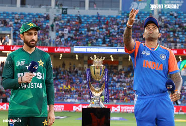 ટી20 વર્લ્ડ કપ 2026ના સૌથી હાઈ પ્રોફાઈલ મેચના વિવાદનો અંત આવી ગયો છે. હવે ભારત પાકિસ્તાનની મેચ નક્કી થયેલા કાર્યક્રમ મુજબ 15 ફેબ્રુઆરીના રોજ કોલંબોમાં રમાશે. રવિવારે લાહોરમાં ઈન્ટરનેશનલ ક્રિકેટ કાઉન્સિલ (ICC), પાકિસ્તાન ક્રિકેટ બોર્ડ (PCB) અને બાંગ્લાદેશ ક્રિકેટ બોર્ડ (BCB) વચ્ચે ત્રિપક્ષીય બેઠક યોજાઇ હતી. જેમાં ICCની કૂટનૈતિક જીત થઈ છે. પાકિસ્તાન ભારત સામે રમવા માટે રાજી થઈ ગયું છે. ક્રિકબઝના રિપોર્ટ મુજબ આ વાતની સત્તાવાર ઘોષણા ટૂંક સમયમાં કરવામાં આવશે.