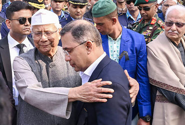 બાંગ્લાદેશમાં લાંબા સમયથી ચાલી રહેલી રાજકીય અસ્થિરતાનો અંત આવ્યો છે અને સત્તા પરિવર્તનની તસવીર હવે સ્પષ્ટ થઈ ગઈ છે. બીએનપી (BNP) નેતા તારિક રહેમાન 17 ફેબ્રુઆરીના રોજ બાંગ્લાદેશના વડાપ્રધાન તરીકે શપથ લેશે. આ કાર્યક્રમને આંતરરાષ્ટ્રીય સ્તરે મહત્વ આપવા માટે ભારત અને પાકિસ્તાન સહિત 13 દેશોને આમંત્રણ મોકલવામાં આવ્યું છે.