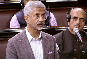 એનસીપી-સપાના સાંસદ સુપ્રિયા સુલેએ સર્વપક્ષીય બેઠક દરમિયાન એસ. જયશંકરને પૂછ્યું હતું કે, આખરે આપણને ઇઝરાયલ અને અમેરિકા સાથે સંબંધો રાખવામાં શું ફાયદો છે. જેના જવાબમાં એસ. જયશંકરે જણાવ્યું કે, તે આપણો નજીકનો ભાગીદાર છે અને અનેક જંગોમાં ઇઝરાયલે આપણી મદદ કરી છે.