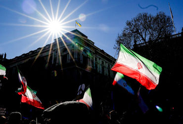 અમેરિકા અને ઈરાન વચ્ચે બે અઠવાડિયાના યુદ્ધવિરામ બાદ હવે ભારતે પ્રતિક્રિયા આપી છે. આ સમજૂતી એવા સમયે થઈ છે, જ્યારે અમેરિકન પ્રમુખ ટ્રમ્પે થોડા કલાકો પહેલા ઈરાનની સભ્યતાને મીટાવી દેવાની ધમકી આપી હતી. અચાનક આવેલા પરિવર્તને દુનિયાભરના નેતાઓને ચોંકાવી દીધા છે. ત્યારે હવે ભારતે મિડલ ઈસ્ટમાં યુદ્ધવિરામનું સ્વાગત કર્યું છે. ભારતે કહ્યું છે કે, ઉકેલ માટે વાતચીત જરૂરી છે.