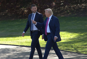 વ્હાઇટ હાઉસ ખાતે પત્રકારો સાથે વાતચીત કરતા ટ્રમ્પે ઈરાનના આ પગલાની મજાક ઉડાવી હતી. તેમણે કહ્યું કે, ઈરાન થોડું ક્યૂટ બનવાનો પ્રયાસ કરી રહ્યું છે, પરંતુ તેઓ અમેરિકાને બ્લેકમેલ કરી શકશે નહીં. ટ્રમ્પે વધુમાં ઉમેર્યું કે, આ તણાવ છતાં બંને દેશો વચ્ચે વાતચીત ચાલી રહી છે અને તે સકારાત્મક દિશામાં છે.