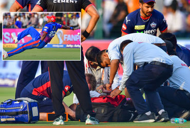 નવી દિલ્હીના અરુણ જેટલી સ્ટેડિયમમાં આજે (શનિવાર, 25 એપ્રિલ) દિલ્હી કેપિટલ્સ અને પંજાબ કિંગ્સ વચ્ચે રમાઈ રહેલી મેચ દરમિયાન એક દુર્ઘટના બની છે. દિલ્હી કેપિટલ્સના ફાસ્ટ બોલર લુન્ગી એન્ગિડીને ગંભીર ઈજા પહોંચી છે. તેને ઈજા પહોંચતા એમ્બ્યુલન્સ મારફતે સારવાર માટે લઈ જવાયો છે. આ ઘટના પંજાબ કિંગ્સની ઇનિંગની શરૂઆતમાં બની હતી, જ્યારે કેચ પકડવા જતા સમયે ભયાનક રીતે નીચે પડકાયો હતો અને તેને ગંભીર ઈજા પહોંચી હતી. ત્યારે તે તેઓ મેદાન પર જ પડી રહ્યો હતો.