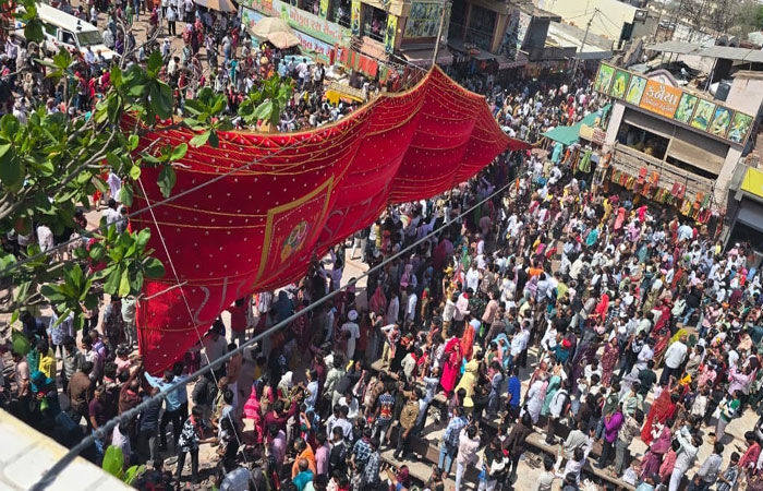 ચોટીલામાં ચૈત્રી પૂનમના મેળામાં 5 લાખ શ્રદ્ધાળુઓ ઉમટયા, અફરાં-તફરી સર્જાઈ 1 - image