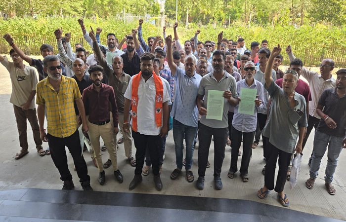 માતર તાલુકાના ત્રાજ ગામમાં અશાંતધારો લાગુ કરવા ગ્રામજનોની કલેક્ટરને રજૂઆત 1 - image