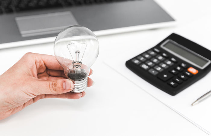 વીજળી બિલથી કંટાળી ગયા! તો આ ટિપ્સ અપનાવો, બીજા જ મહિનાથી અડધો ખર્ચ ઘટી જશે 1 - image