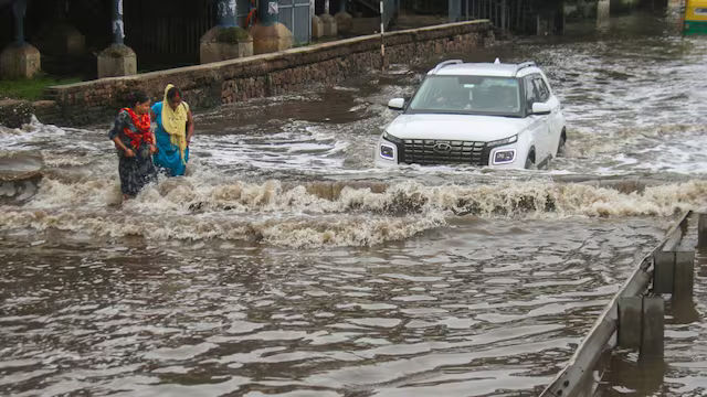 ગુરુગ્રામમાં વરસાદી દુર્ઘટનાઓમાં 24 કલાકમાં 9ના મોત. આવકમાં ટોચનું શહેર હજુ સુવિધામાં પછાત 1 - image