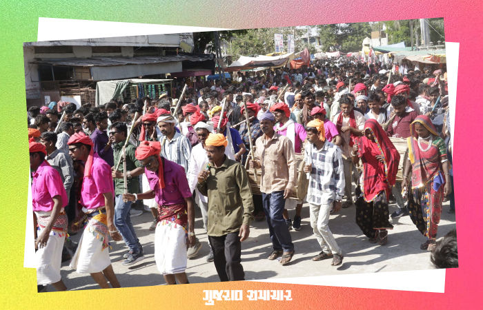છોટાઉદેપુરમાં હોળીની ઉજવણી શરૂ, સૌથી મોટા ભંગોરીયા હાટમાં આદિવાસીઓ ઉમટ્યાં 4 - image