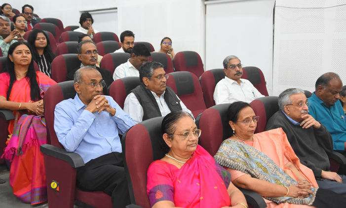 બાયોકેમેસ્ટ્રી વિભાગના સ્થાપક પ્રો.સી વી રામક્રિષ્નનના નામે સીવીઆર ચેરની સ્થાપના 1 - image