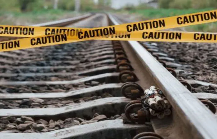 ટ્રેન નીચે માથું મૂકી આપઘાત કરી લેનાર મધ્યપ્રદેશના દિયર-ભાભી હોવાનું ખૂલ્યું 1 - image