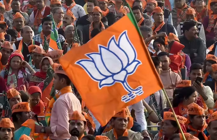 રાજપીપળા નગરપાલિકામાં ભાજપે ઉમેદવારોનું નામ રાખ્યું ગુપ્ત, બંધ કવરમાં મેન્ડેટ ચૂંટણી અધિકારીને સોંપાયું 1 - image