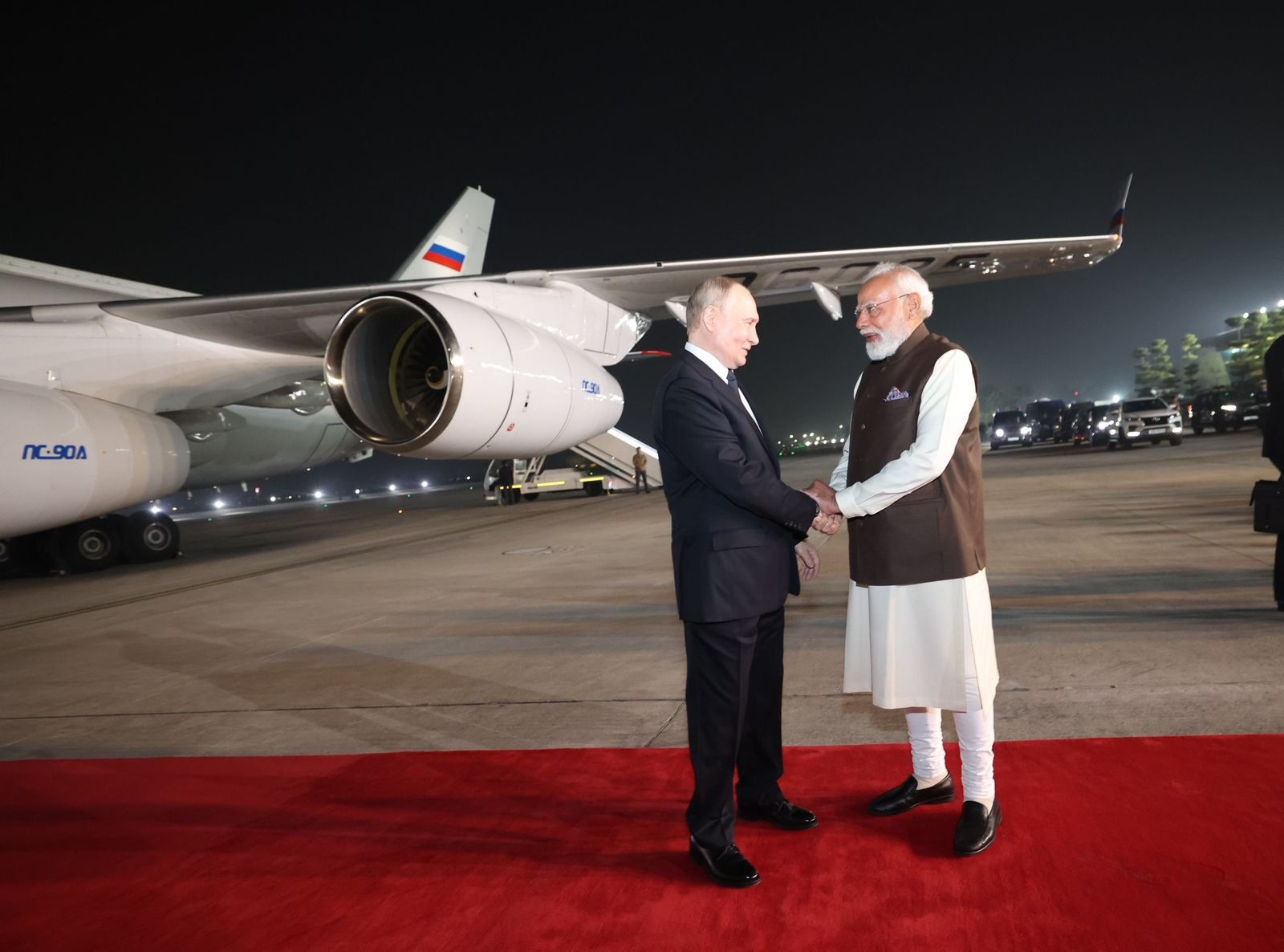 પ્રમુખ પુતિનની ભારત યાત્રા : 25 વર્ષ પૂર્વેની નરેન્દ્ર મોદી સાથેની મુલાકાતની યાદ તાજી કરી 4 - image