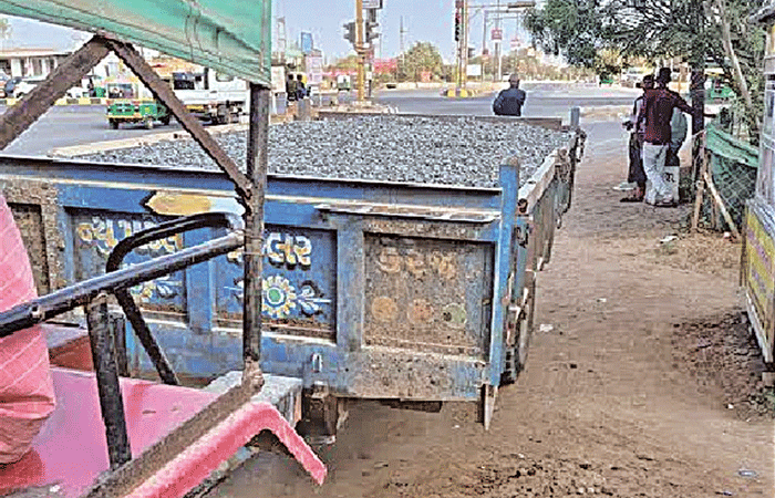 બાંધકામ સાઈટની સામગ્રી ઢાંકીને નહીં લઈ જતા ૨૩ વાહનોને ૨.૩૦ લાખનો દંડ 1 - image