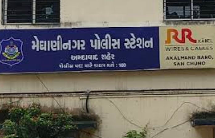 મેઘાણીનગર બસ સ્ટેન્ડ પર ખેલાયો ખૂની ખેલ, નિવૃત્ત આર્મીમેનના પુત્રની ચપ્પુના ઘા ઝીંકી કરાઈ હત્યા 1 - image