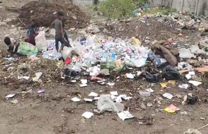 જામનગરમાં નંદન પાર્ક વિસ્તારમાં જાહેરમાં બાયોમેડિકલ વેસ્ટનો નિકાલ કરનાર પેઢી પાસેથી તંત્રએ રૂપિયા 40,000નો દંડ વસુલ્યો 1 - image