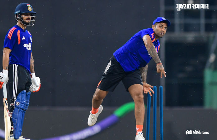 IND vs PAK: સૂર્યકુમારે ઉસ્માન તારિકની ઉતારી નકલ, મેચ પહેલા પ્રેક્ટિસ સેશનનો વીડિયો વાઈરલ 1 - image