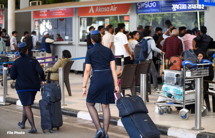 ઇન્ડિગો અને એર ઇન્ડિયાએ જાહેર કરી ટ્રાવેલ એડવાઇઝરી, પશ્ચિમ એશિયાની મુસાફરી કરતા પહેલા ખાસ વાંચો 1 - image