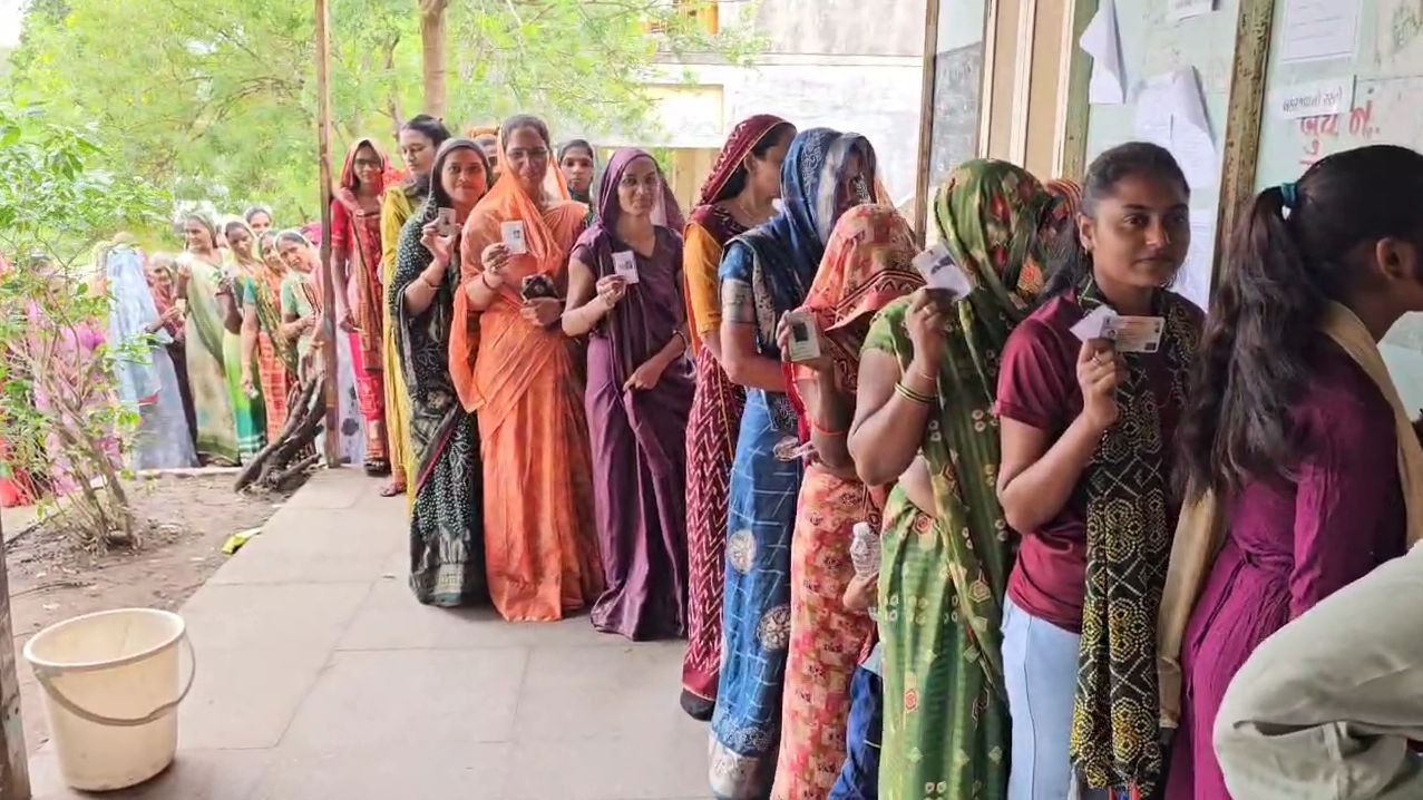 ગુજરાતમાં 8326 ગ્રામ પંચાયતોમાં શાંતિપૂર્ણ માહોલમાં મતદાન પૂર્ણ થયું, 25મી જૂને આવશે પરિણામ 7 - image