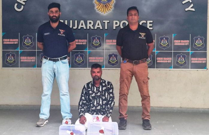 બાપુનગરથી ગેરકાયદે હથિયારો સહિત એક શખસની ધરપકડ, ક્રાઇમ બ્રાન્ચે રૂ.16,000નો મુદ્દામાલ કર્યો જપ્ત 1 - image