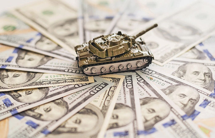 સળગતી સરહદો, વકરતાં યુદ્ધો અને છલકાતાં નાણાં 1 - image