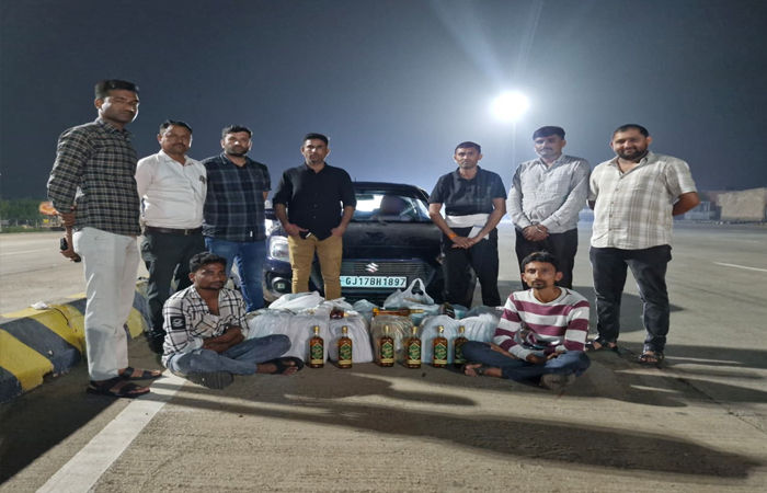 જામનગર પોલીસનો સપાટો : ઇંગ્લિશ દારૂની હેરાફેરી કરતી બે કાર સાથે આરોપીને દબોચ્યા 1 - image